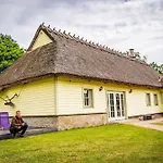 度假居 Uuelu Turismitalu Korkkula (Saare)