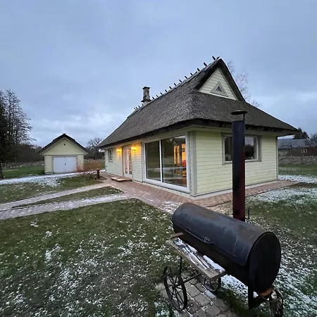 Uuelu Turismitalu * Korkkula (Saare)