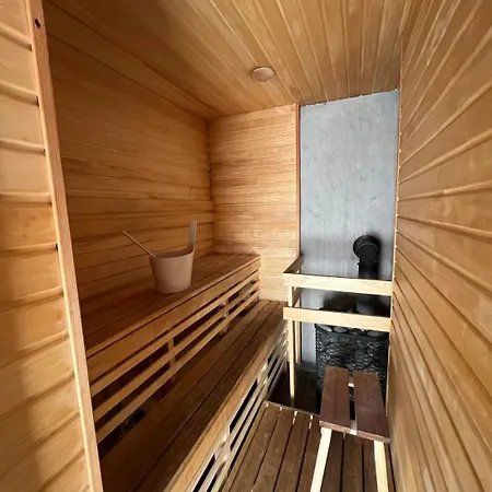 Uuelu Turismitalu * Kõrkküla