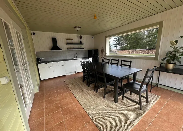 Uuelu Turismitalu * Kõrkküla