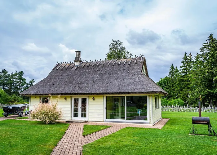 Uuelu Turismitalu * Kõrkküla