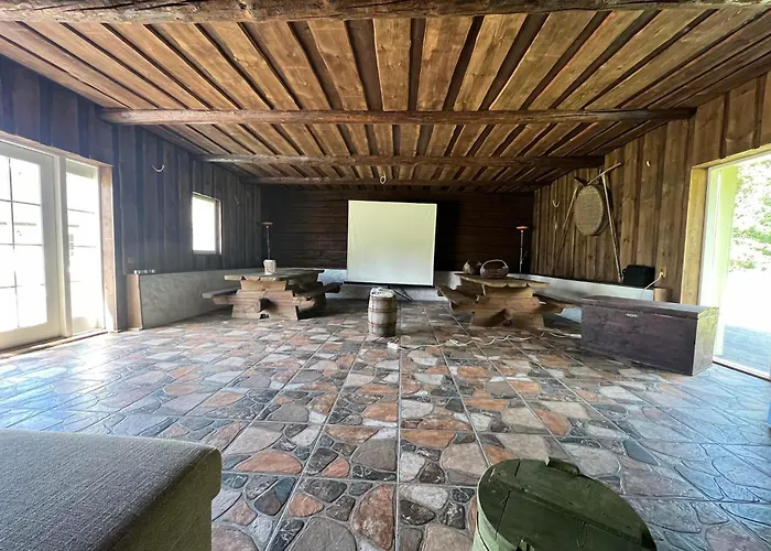 Uuelu Turismitalu * Kõrkküla